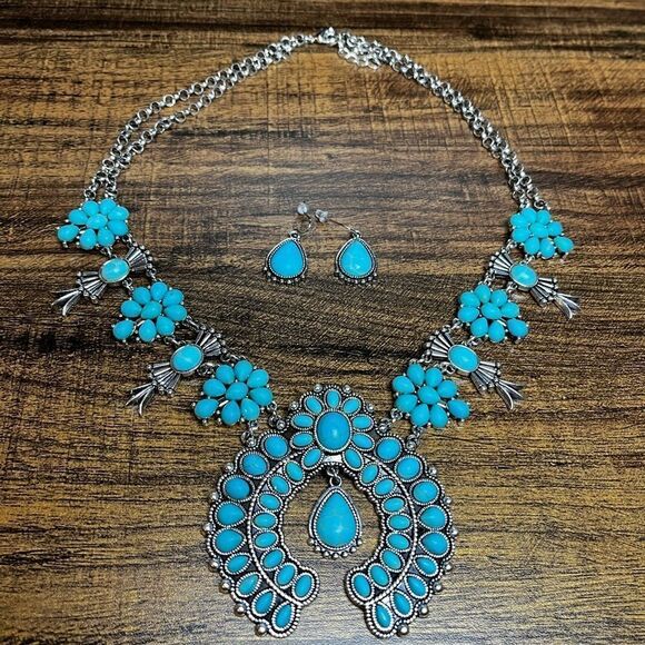 Fake Turquoise Pendant Necklace & Drop Earrings set - Picture 5 of 13